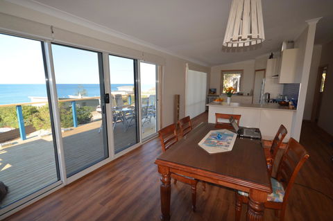 Seascape Beach House - Whitsundays Accommodation 3