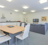 4 Bedroom House - Hobart CBD - Free Parking - Whitsundays Accommodation