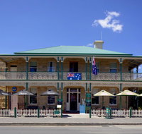 The Richmond Arms Hotel - Whitsundays Accommodation