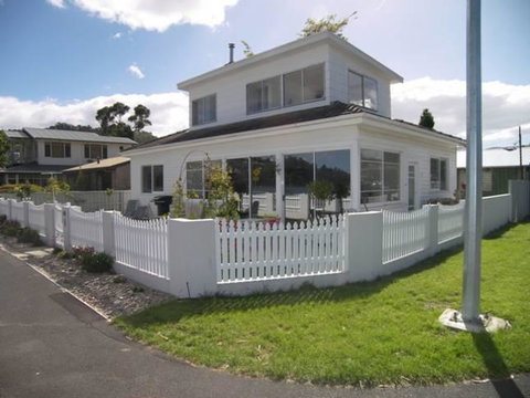 The Ultimate Beach House - Whitsundays Accommodation 10