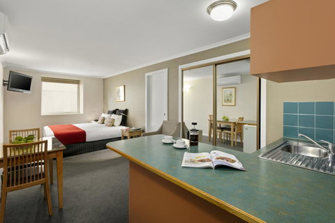Hobart Waterfront Apartments - Whitsundays Accommodation 0