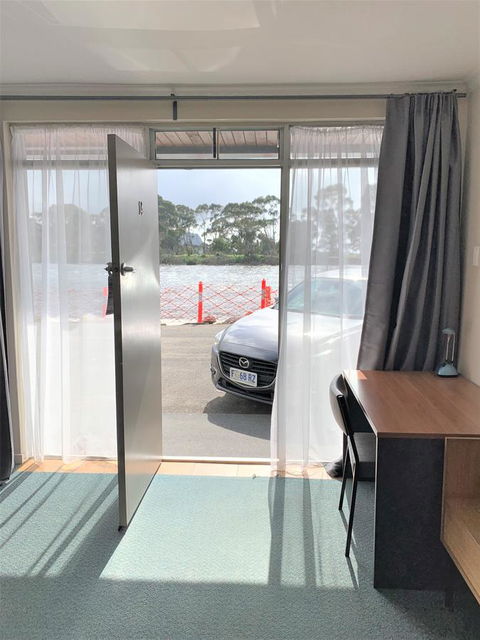 The Waterfront Wynyard - Whitsundays Accommodation 41