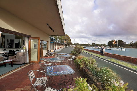 The Waterfront Wynyard - Whitsundays Accommodation 3
