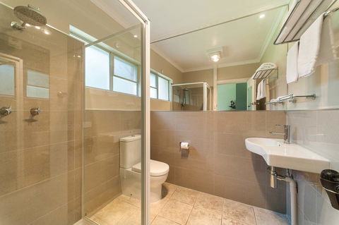 The Waterfront Wynyard - Whitsundays Accommodation 23