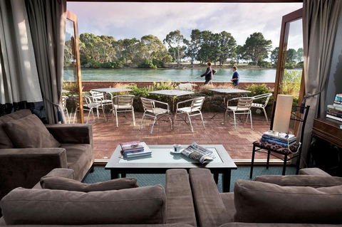 The Waterfront Wynyard - Whitsundays Accommodation 8