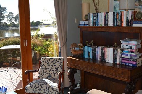 The Waterfront Wynyard - Whitsundays Accommodation 9
