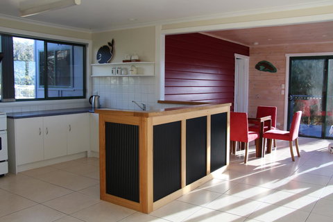 Mermaids Of Bicheno - Whitsundays Accommodation 5