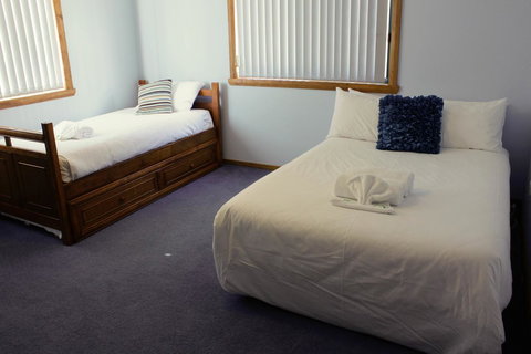 Mermaids Of Bicheno - Whitsundays Accommodation 8