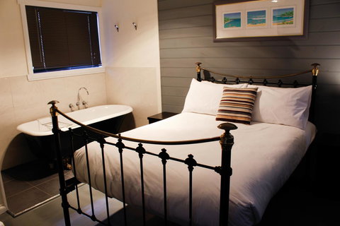 Mermaids Of Bicheno - Whitsundays Accommodation 7