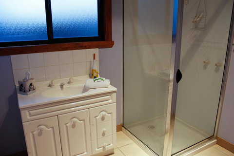 Mermaids Of Bicheno - Whitsundays Accommodation 14
