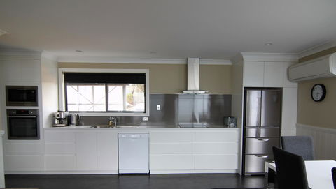 SEA EAGLE COTTAGE Amazing Views Of Bay Of Fires - Whitsundays Accommodation 7