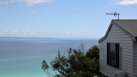 SEA EAGLE COTTAGE Amazing Views Of Bay Of Fires - Whitsundays Accommodation 15
