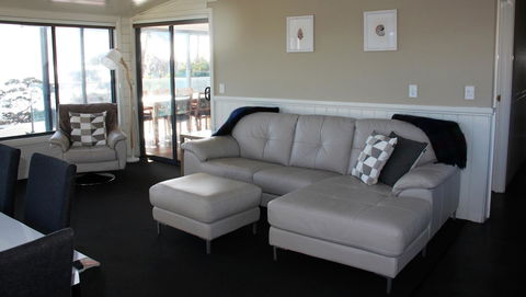 SEA EAGLE COTTAGE Amazing Views Of Bay Of Fires - Whitsundays Accommodation 5