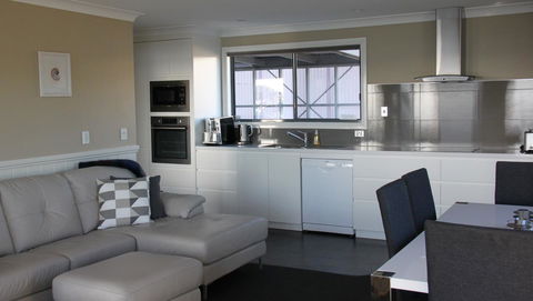 SEA EAGLE COTTAGE Amazing Views Of Bay Of Fires - Whitsundays Accommodation 23