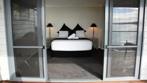 SEA EAGLE COTTAGE Amazing Views Of Bay Of Fires - Whitsundays Accommodation 8