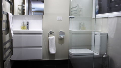 SEA EAGLE COTTAGE Amazing Views Of Bay Of Fires - Whitsundays Accommodation 9
