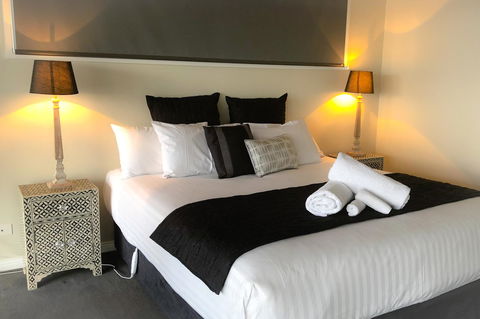 SEA EAGLE COTTAGE Amazing Views Of Bay Of Fires - Whitsundays Accommodation 2
