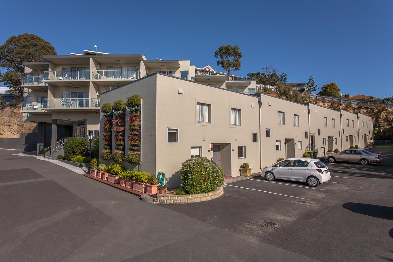 Oakdowns TAS Whitsundays Accommodation