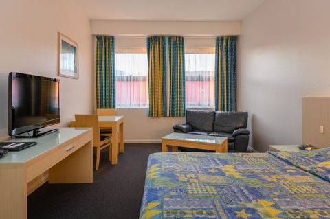 Mayfair Plaza Motel And Apartments - Whitsundays Accommodation 10