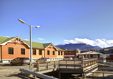 Mayfair Plaza Motel And Apartments - Whitsundays Accommodation 3