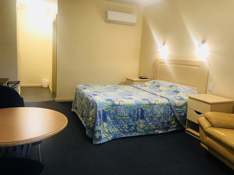 Mayfair Plaza Motel And Apartments - Whitsundays Accommodation 7