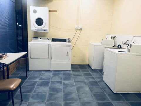 Mayfair Plaza Motel And Apartments - Whitsundays Accommodation 5