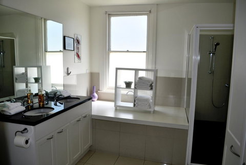 Belton Apartments-Hedge Cottage - Whitsundays Accommodation 14