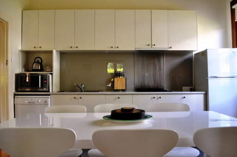 Belton Apartments-Hedge Cottage - Whitsundays Accommodation 1