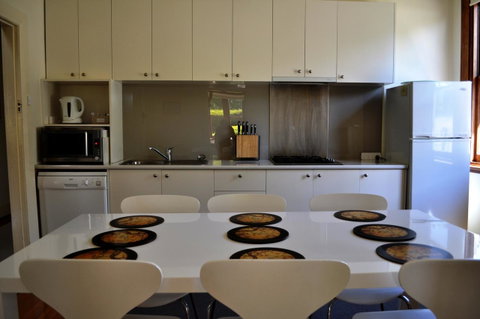 Belton Apartments-Hedge Cottage - Whitsundays Accommodation 12