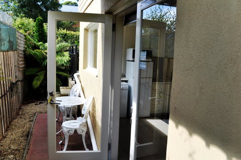 Belton Apartments-Hedge Cottage - Whitsundays Accommodation 7