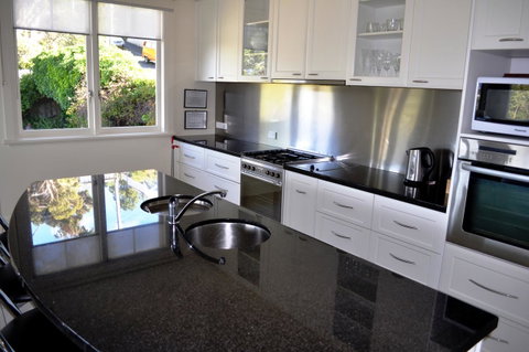 Belton Apartments-Hedge Cottage - Whitsundays Accommodation 25