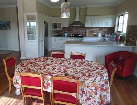 Mountain Blue Guest House - Whitsundays Accommodation 20