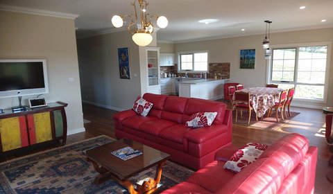 Mountain Blue Guest House - Whitsundays Accommodation 6