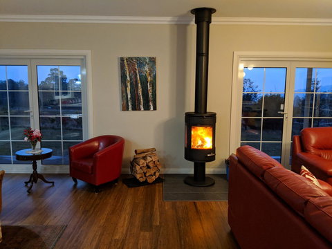 Mountain Blue Guest House - Whitsundays Accommodation 7