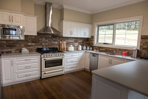 Mountain Blue Guest House - Whitsundays Accommodation 18