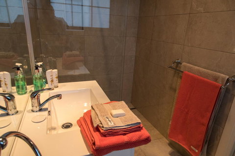 Mountain Blue Guest House - Whitsundays Accommodation 14