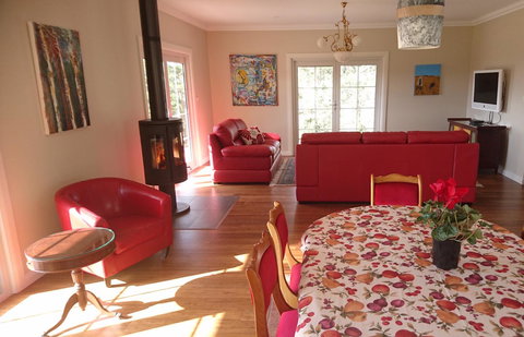 Mountain Blue Guest House - Whitsundays Accommodation 10