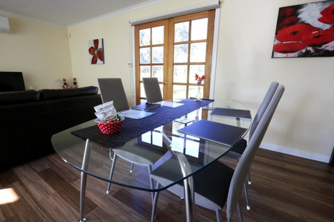 Riverwalk B&B - Whitsundays Accommodation 11