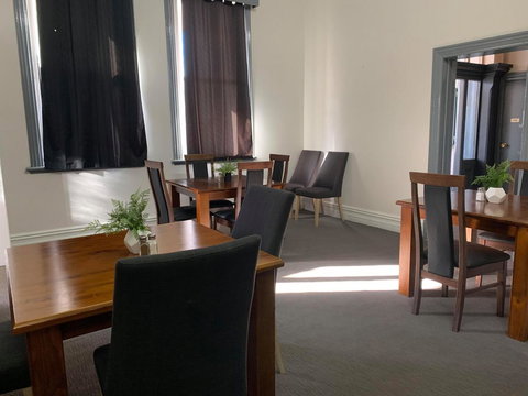 New Cornwall Hotel - Whitsundays Accommodation 2