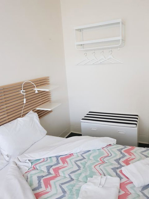 New Ivanhoe Hotel - Whitsundays Accommodation 1