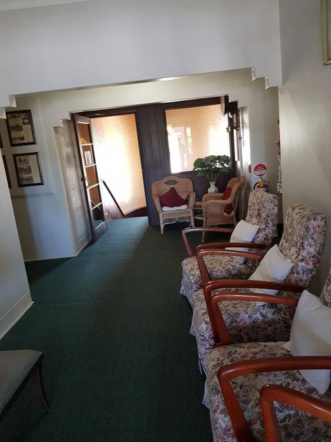 New Ivanhoe Hotel - Whitsundays Accommodation 3