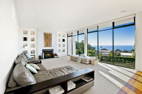 Newhaven Luxury Family Home With Bay Views, Large Pool, Jacuzzi, Tennis Court, Playground - Whitsundays Accommodation 3