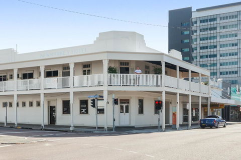 Newmarket Hotel - Whitsundays Accommodation 2