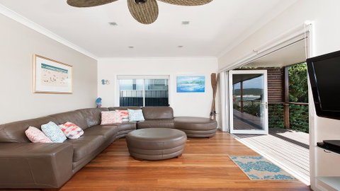 No. 1 Fingal Bay Beach House - The Little Abode - Whitsundays Accommodation 2