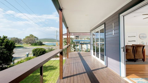 No. 1 Fingal Bay Beach House - The Little Abode - Whitsundays Accommodation 0