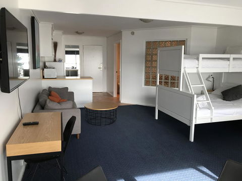 North Pier Hotel - Whitsundays Accommodation 2