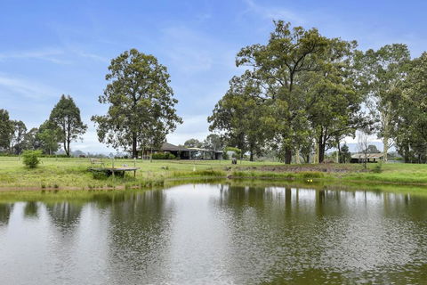 Nulkaba Escape, Super Central, Walk To Zoo, Short Drive To Potters + Wineries - Whitsundays Accommodation 1