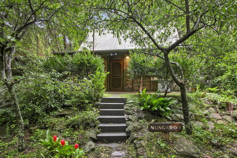 NUNGAROO COTTAGE - Whitsundays Accommodation 1