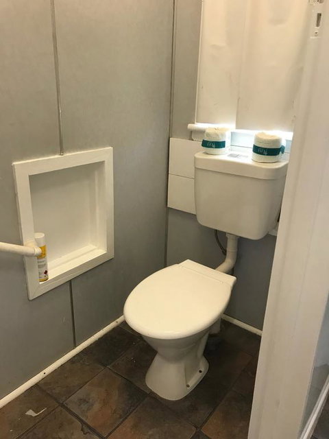 O'Shea's Royal Hotel - Whitsundays Accommodation 3