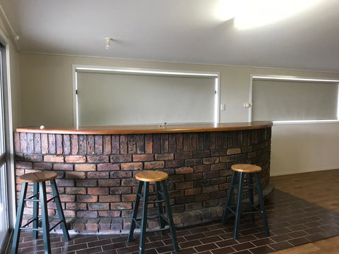 O'Shea's Royal Hotel - Whitsundays Accommodation 2